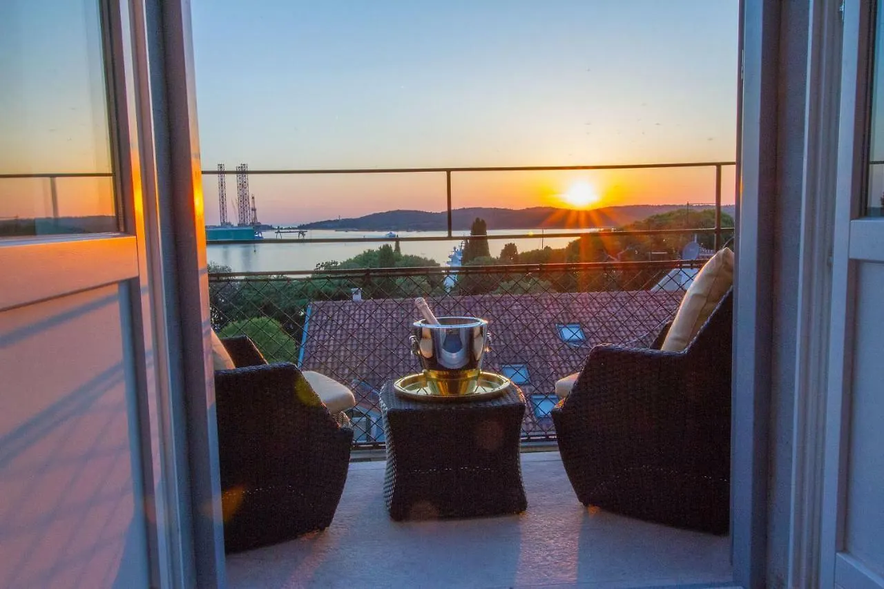 Arena & Seaview Luxurious Residence Pula Apartment