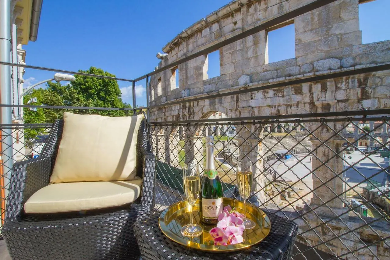Arena & Seaview Luxurious Residence Pula 0*,