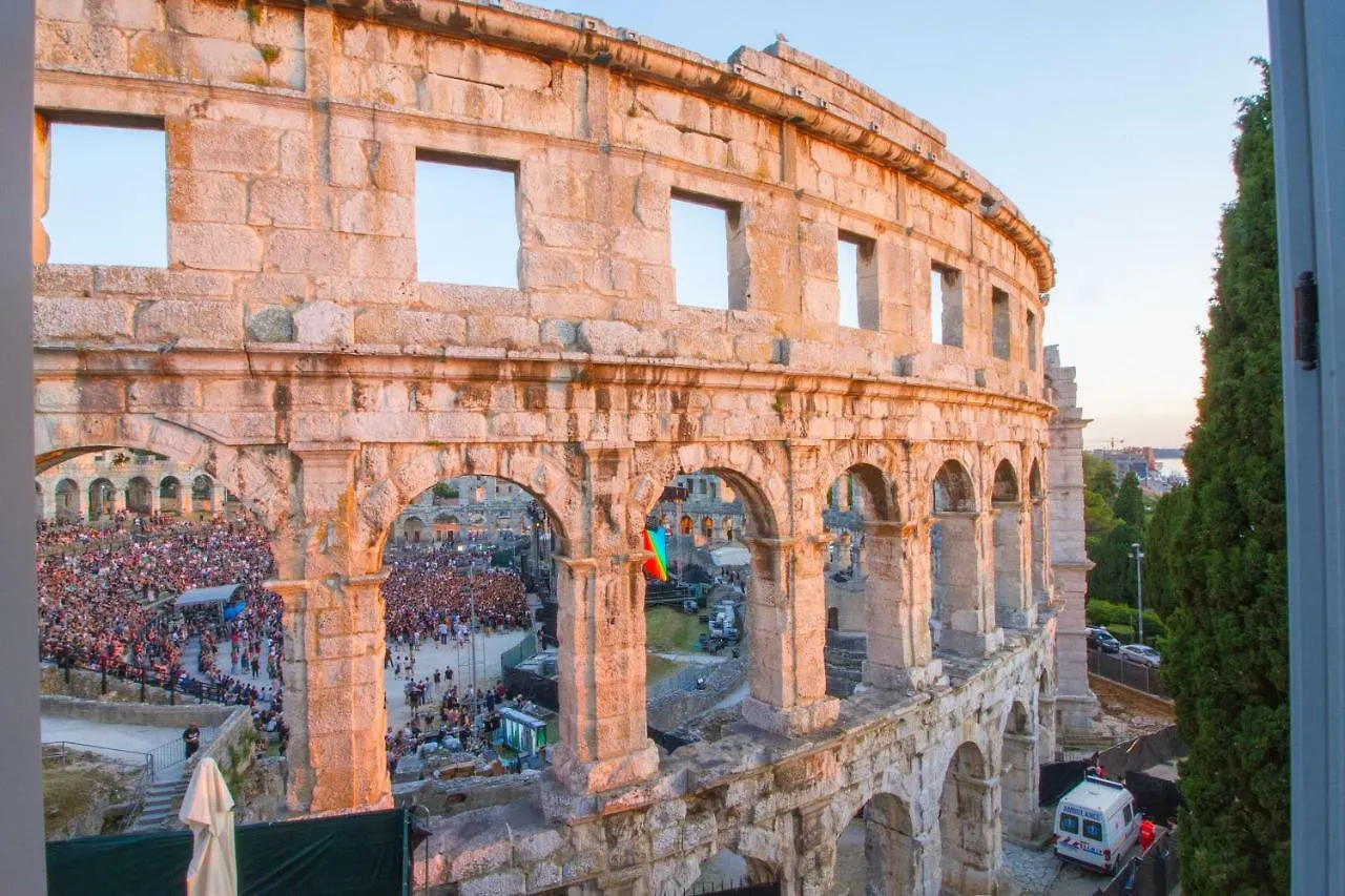 Arena & Seaview Luxurious Residence Pula