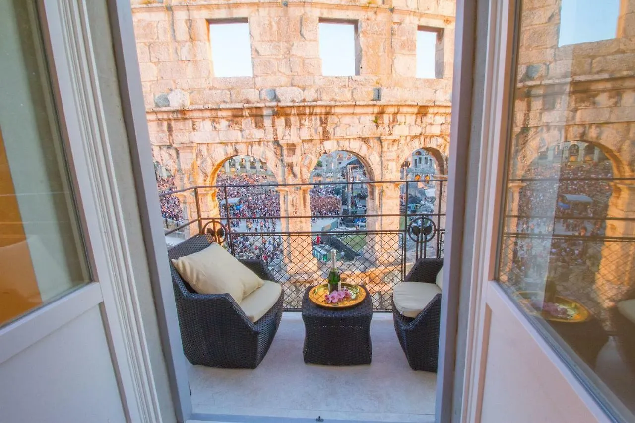 Arena & Seaview Luxurious Residence Pula