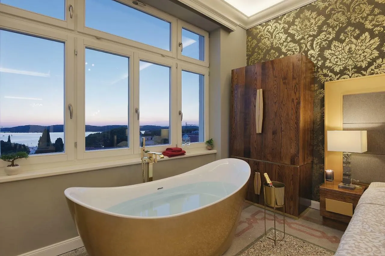 Arena & Seaview Luxurious Residence Pula Apartment