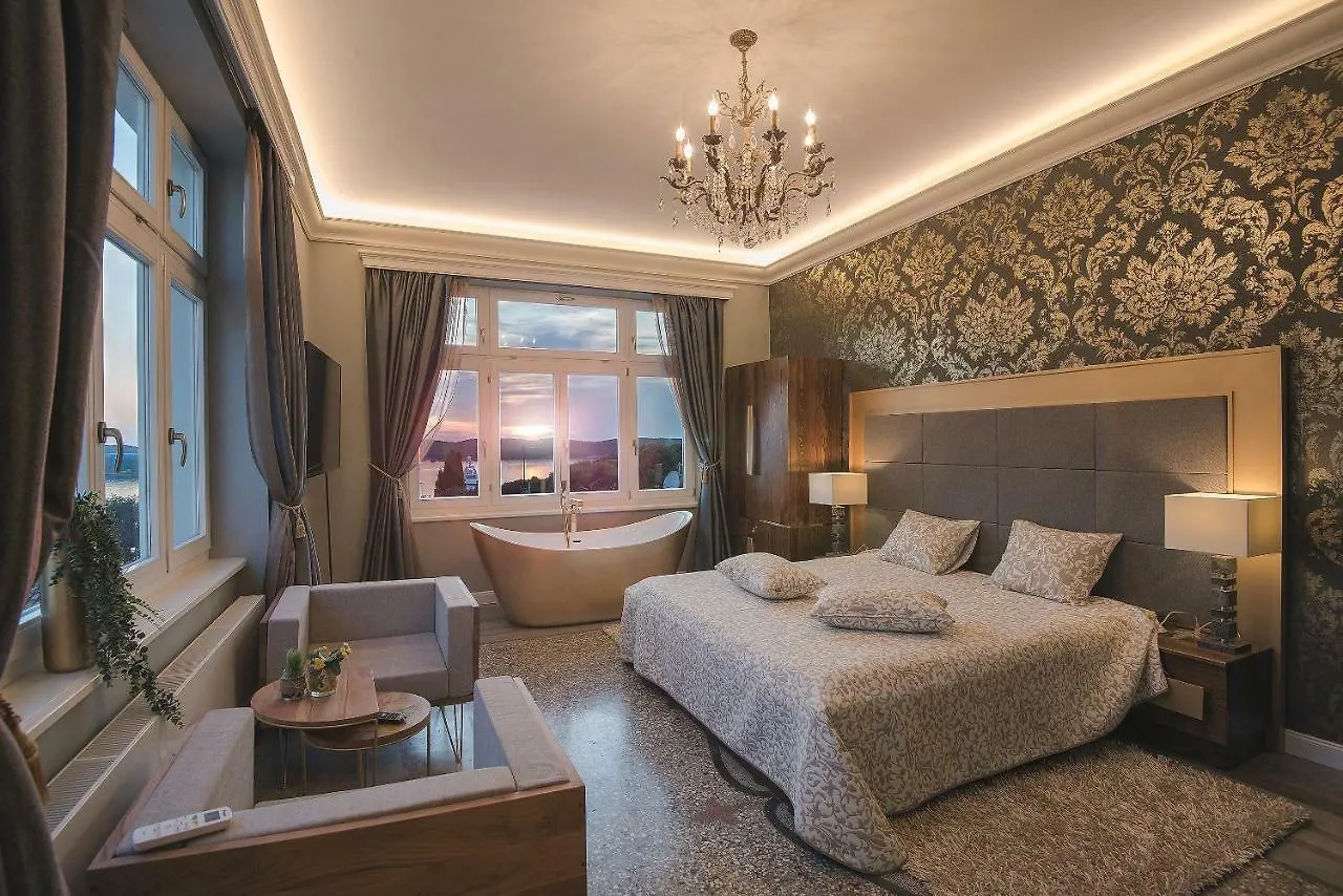 Arena & Seaview Luxurious Residence Pula Apartment